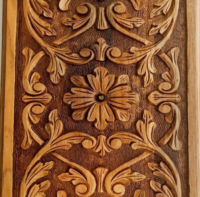 Walnut Carved Backgammon Set - 2